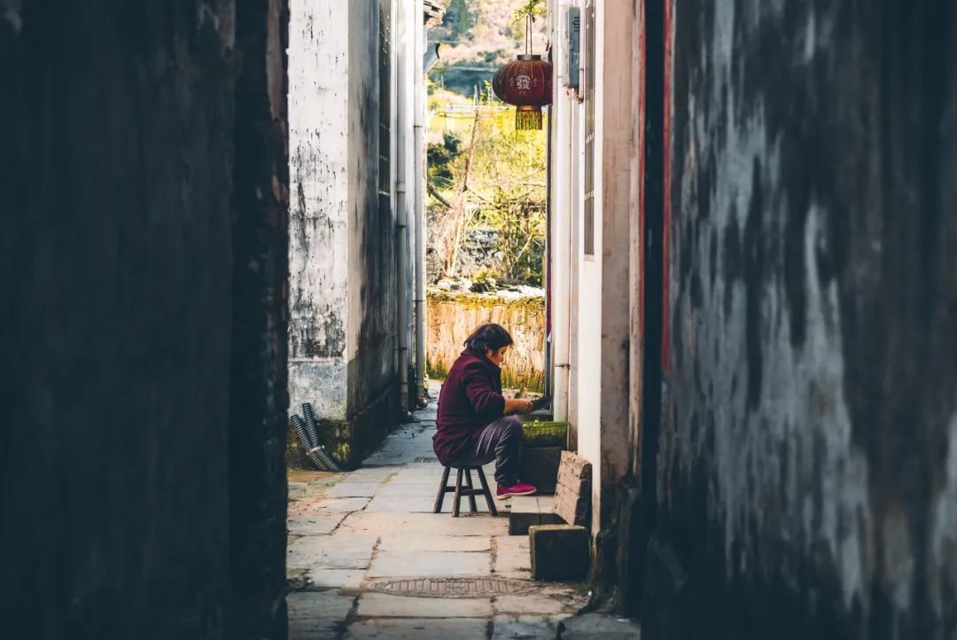 梯田|中国又一美景地刷屏外网，耗资26亿，建在悬崖上的仙侠世界，外国人：中国神仙住的地方
