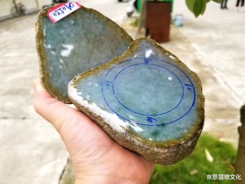 小姐姐|小姐姐1000捡漏的莫西沙料子，不曾想一刀切开起货，竟翻了好几十倍