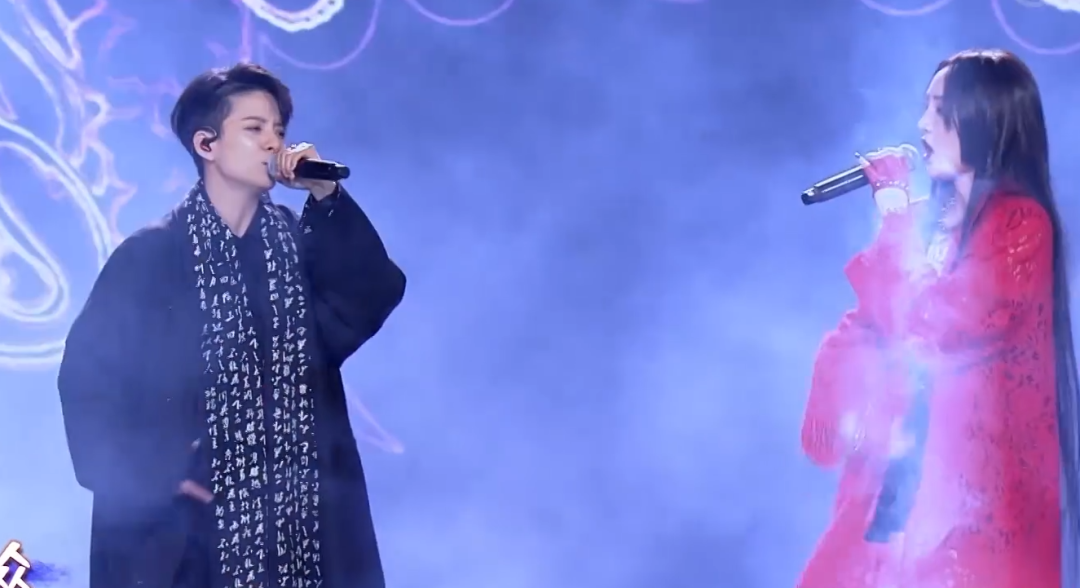 演员的诞生|小年夜春晚明星造型：王冰冰笑容甜美，王嘉尔造型酷帅