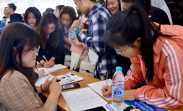 教育部|教育部下发好消息，“第一学历”迎来变动，专科生不再受限制！