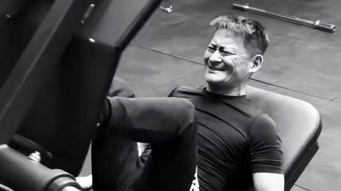 孙千|55岁景岗山新冠康复后去健身房，锻炼卖力表情痛苦，身体吃不消！