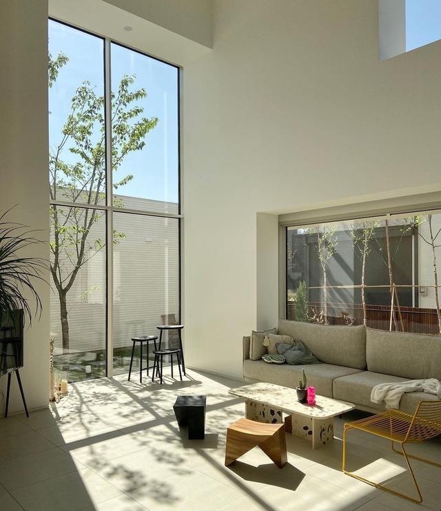 198的独栋别墅，全屋装修舒适清爽，只住一人一狗，让人羡慕不已