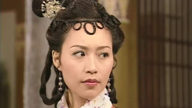 顾纪筠|富婆顾纪筠“花式”炫富！豪宅内放百余爱马仕盒子，60岁仍显冻龄