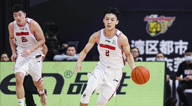 迈克尔·乔丹|CBA6大00后球员！一人3冠在手，一人入选全明星，一人是MVP候选人
