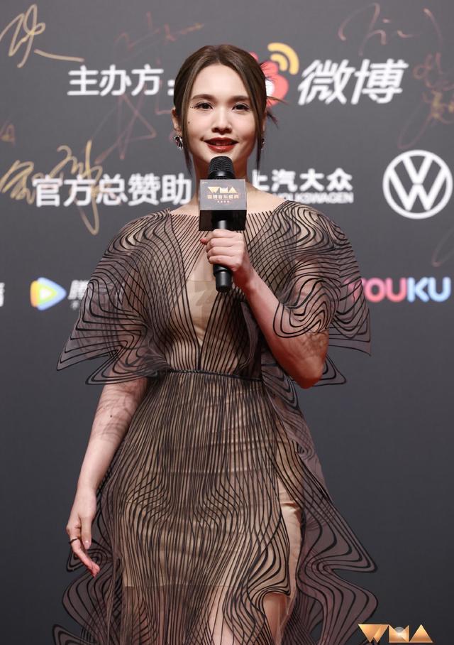 阿娇|杨丞琳阿娇孟美岐于文文红毯争艳!众多美女太性感撩人