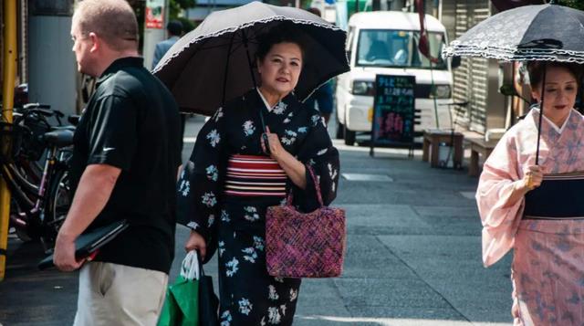 用友|我国电商发展得比实体店好，其他国家却跟我们“相反”？什么原因？