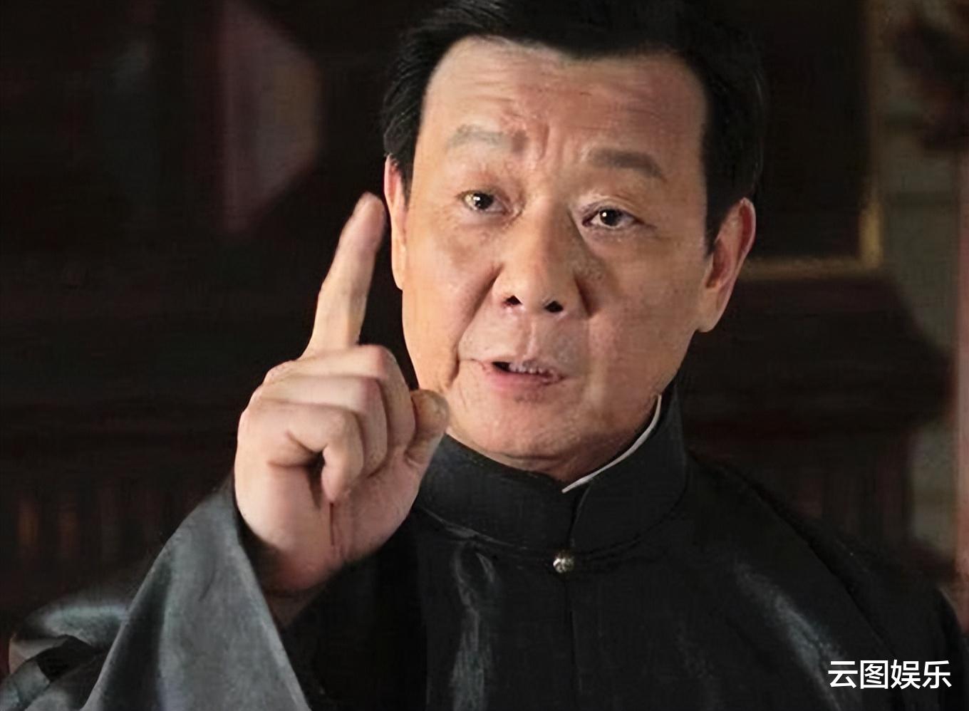 寇世勋|寇世勋罕晒父子合影，39岁寇家瑞外形出众，仍未娶2岁女儿的妈妈