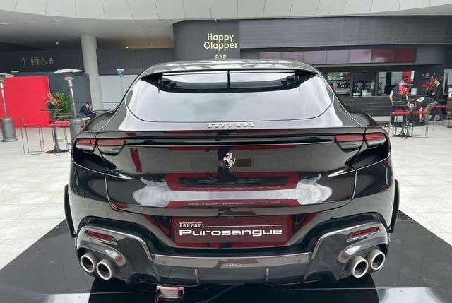法拉利首款SUV“配置曝光”，气场强大，对开门+四排气，时尚霸气