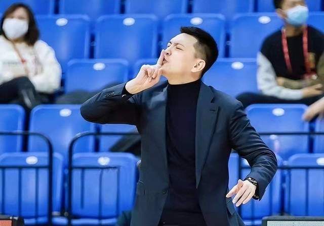 辽宁男篮|还想欺负杨鸣？杜指导和广东江郎才尽，今日辽篮冷静地可怕