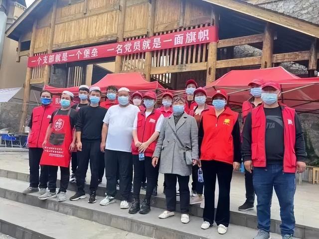 网红“拉面哥”因脑溢血离世,年仅49岁,曾为灾区送上7000碗拉面