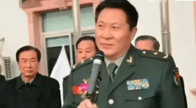 男子冒充军官入戏太深,直言有99万亿项目,怒怼警察:你没资格查