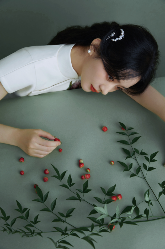 赵丽颖|赵丽颖白色旗袍造型,典雅温婉,好美