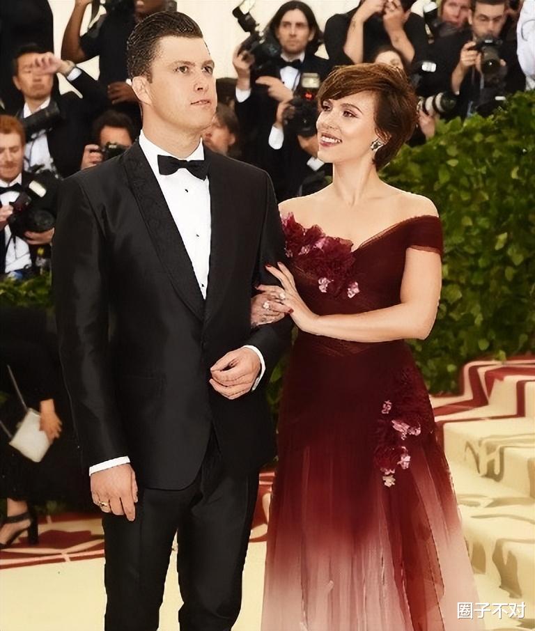 斯嘉丽|37岁“寡姐”斯嘉丽：后背肉乎乎，和第三任丈夫结婚两年，很恩爱