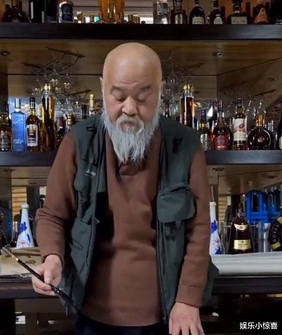 李琦|67岁李琦近照曝光!被两柜高档酒吸睛,疾病缠身仍拿命喝, 曾进ICU