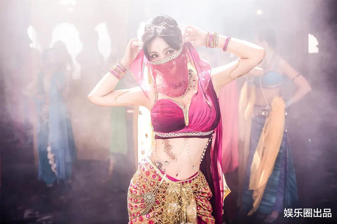 柳岩|柳岩37岁拍戏旧照曝光,穿露脐装身姿曼妙,焦点却都在脸上