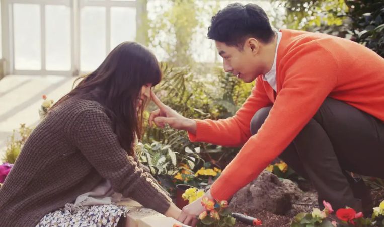 宋慧乔|《那年冬天风在吹》9年，赵寅成新剧拍摄完成，宋慧乔看秀状态佳