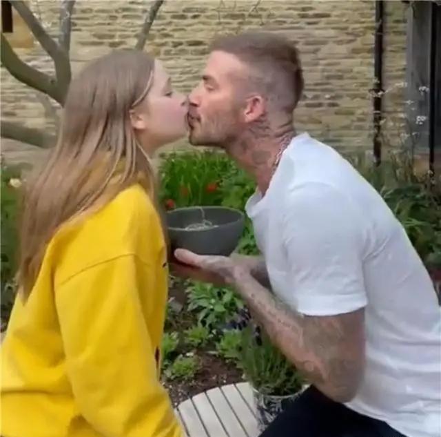 哈珀·贝克汉姆|发育迅猛！贝克汉姆11岁女儿大变样，近照相貌成熟，1米6身材壮硕