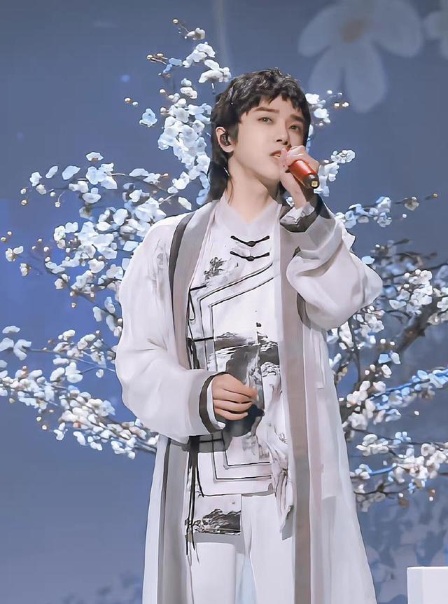 华晨宇|华晨宇王牌对王牌《烟花易冷》太惊艳,唯美画面,意境感十足!