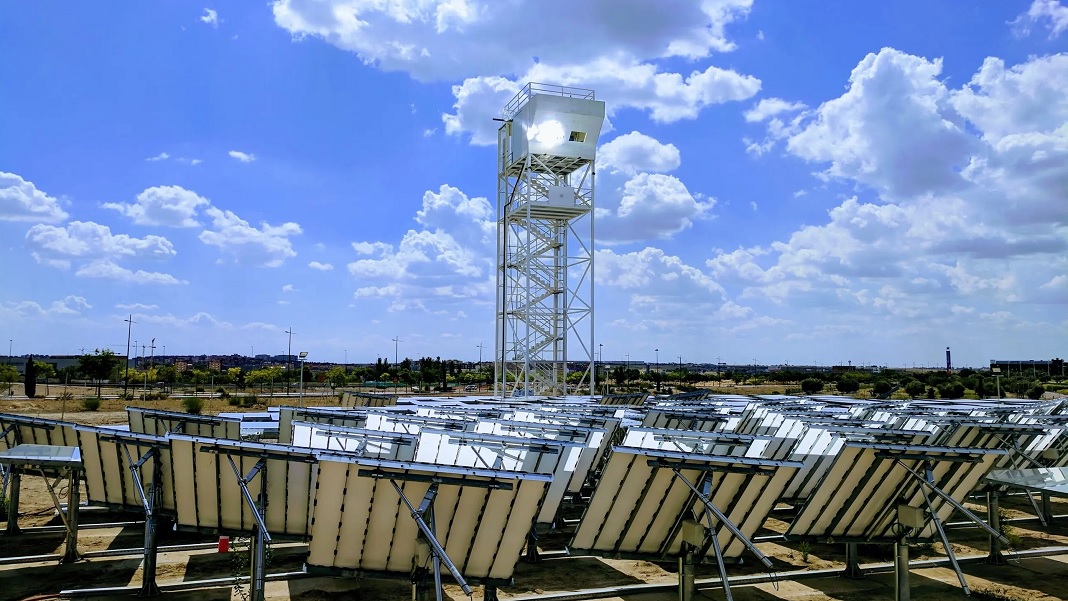 这个 \太阳塔 \系统用二氧化碳、水和阳光生产喷气燃料!
