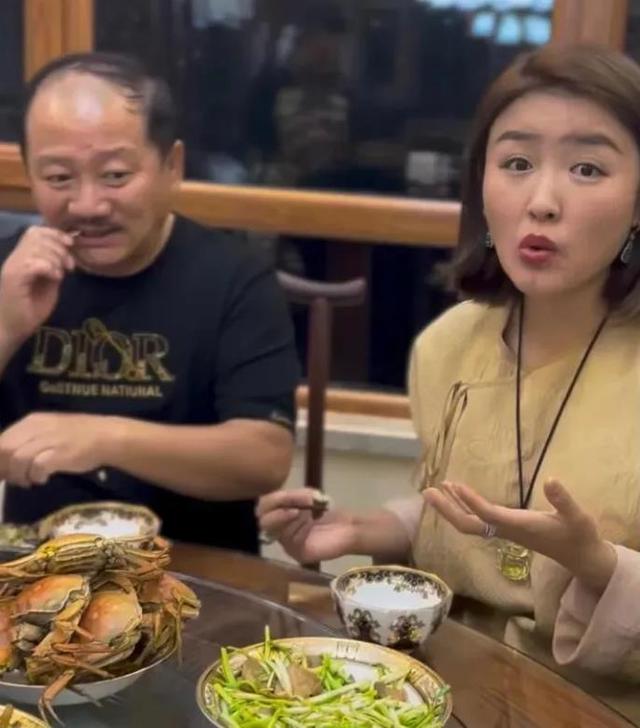 赵家班|大伙是否发现?自从大衣哥儿子订婚,离开赵家班的娇娇突然消停了