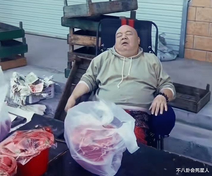 明星|红得快，落魄得快的8位明星，摆摊，38岁没钱娶老婆，患精神病
