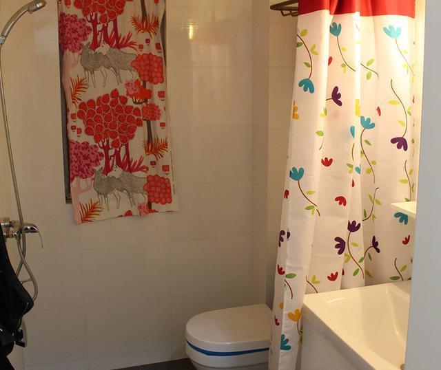 新房不封阳台只刷大白墙,朋友看后都说头一次见防盗窗这么装的!