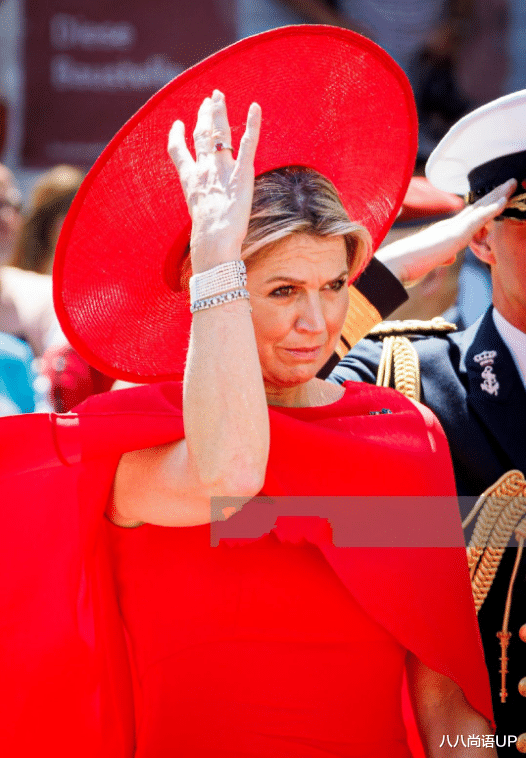 马克西玛闪耀奥地利，红裙惊艳白裙优雅，连换两身造型没让人失望