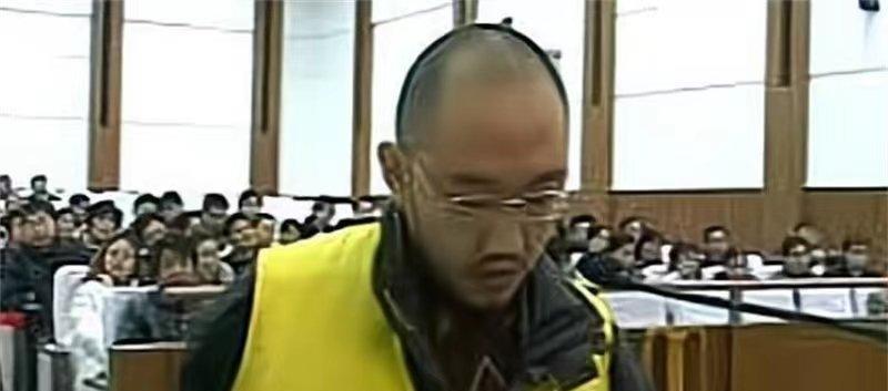 邱小强:为迎娶情人,给妻子下毒两年,看着她慢性中毒死亡