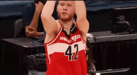 克里斯·波什|NBA奇特身体部位：波什脖子长17cm，戈登脸是一个完美圆形