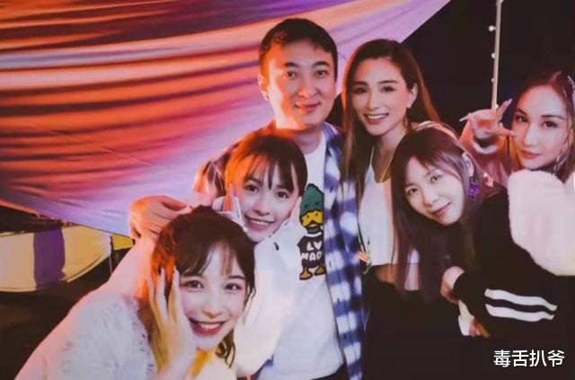 王思聪|王思聪直播首秀人气爆棚，直播间礼物不断，无奈最后草草下播！