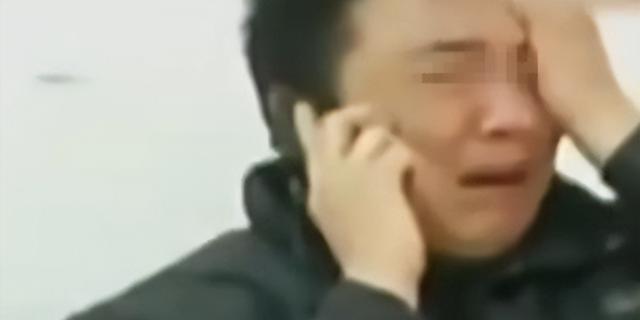 纪实3岁男孩被拐1050天,人群中认出父亲,跑上前紧紧抱住不松手