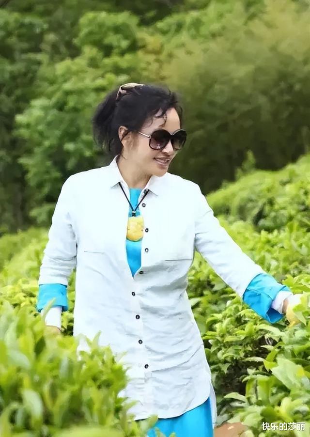 刘晓庆|人前清纯女，人后却疯狂，曾为分手将男友行李打包发千里之外