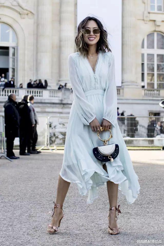 夏天穿“凉鞋”，建议避开这3种“廉价款式”，看着邋遢还没品味