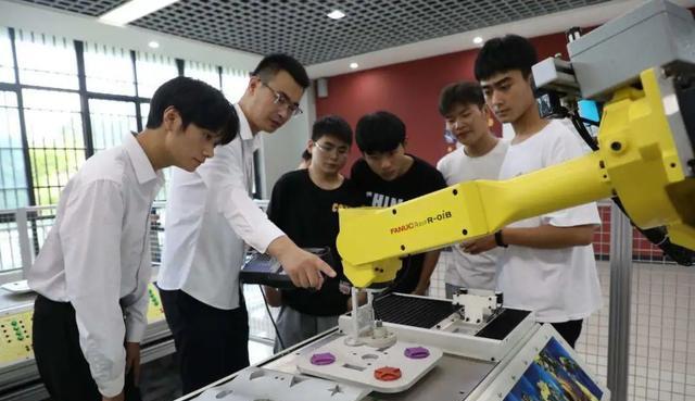 职业规划|双减之下，全面加强职业教育已成为必由之路！