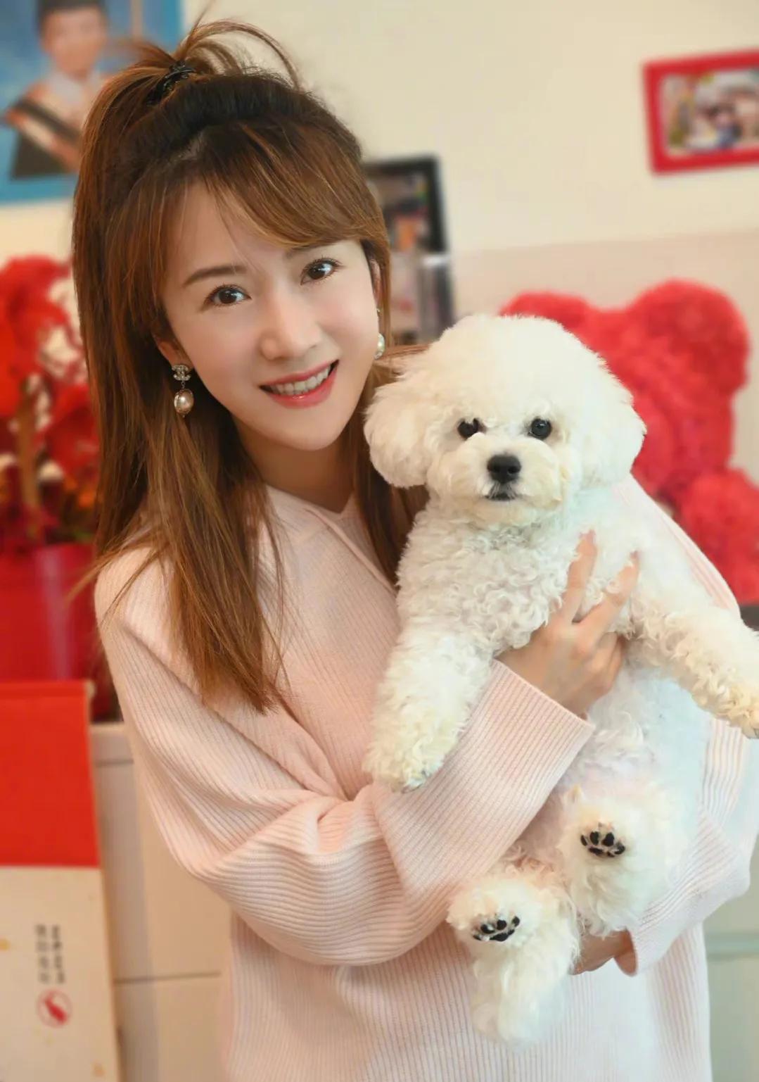 李念|38岁女星李念官宣怀三胎，网友：建议有钱人起码生十个打底