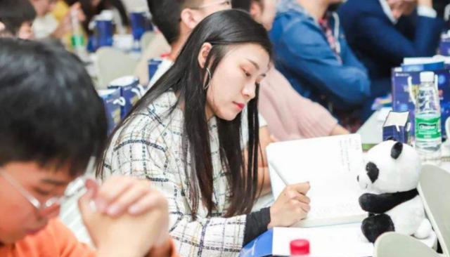 大学|“中铁”员工陷入离职潮？辛辛苦苦考上编制，为何又会选择离职？