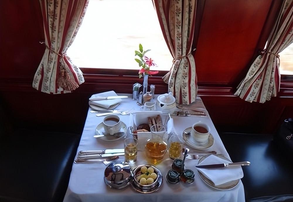 火车|“壕”无人性火车:斥资一个亿,六万一张票,沿途风景美若油画!