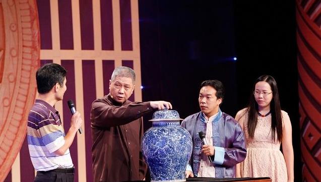 大叔拿“龙头杖”鉴宝,“五斤香菇”换来的!专家一摸立马变脸