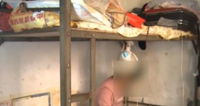 宿舍|27岁男子在家啃老9年不愿工作，亲妈报警：求你们把我儿子抓进监狱