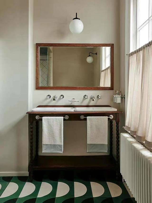 一对英国夫妇的家,全屋宁静复古,绿色调那叫一个柔美,令人羡慕