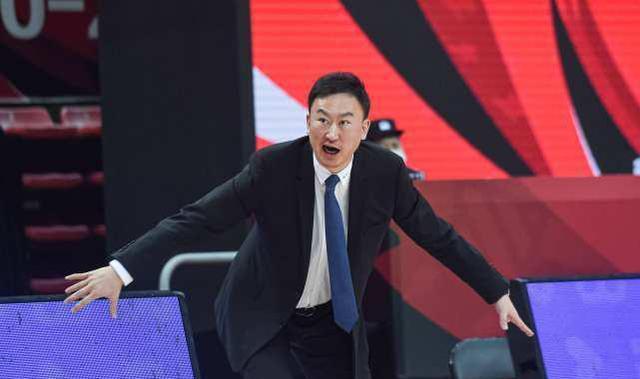 孙铭徽|首钢选帅有眉目！秦晓雯引援操作获建议，双塔组合换顶级内线补强