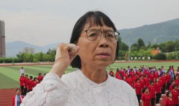 张桂梅|“拼命供你读书，你却做全职太太”，张桂梅的言论遭清华学霸反对