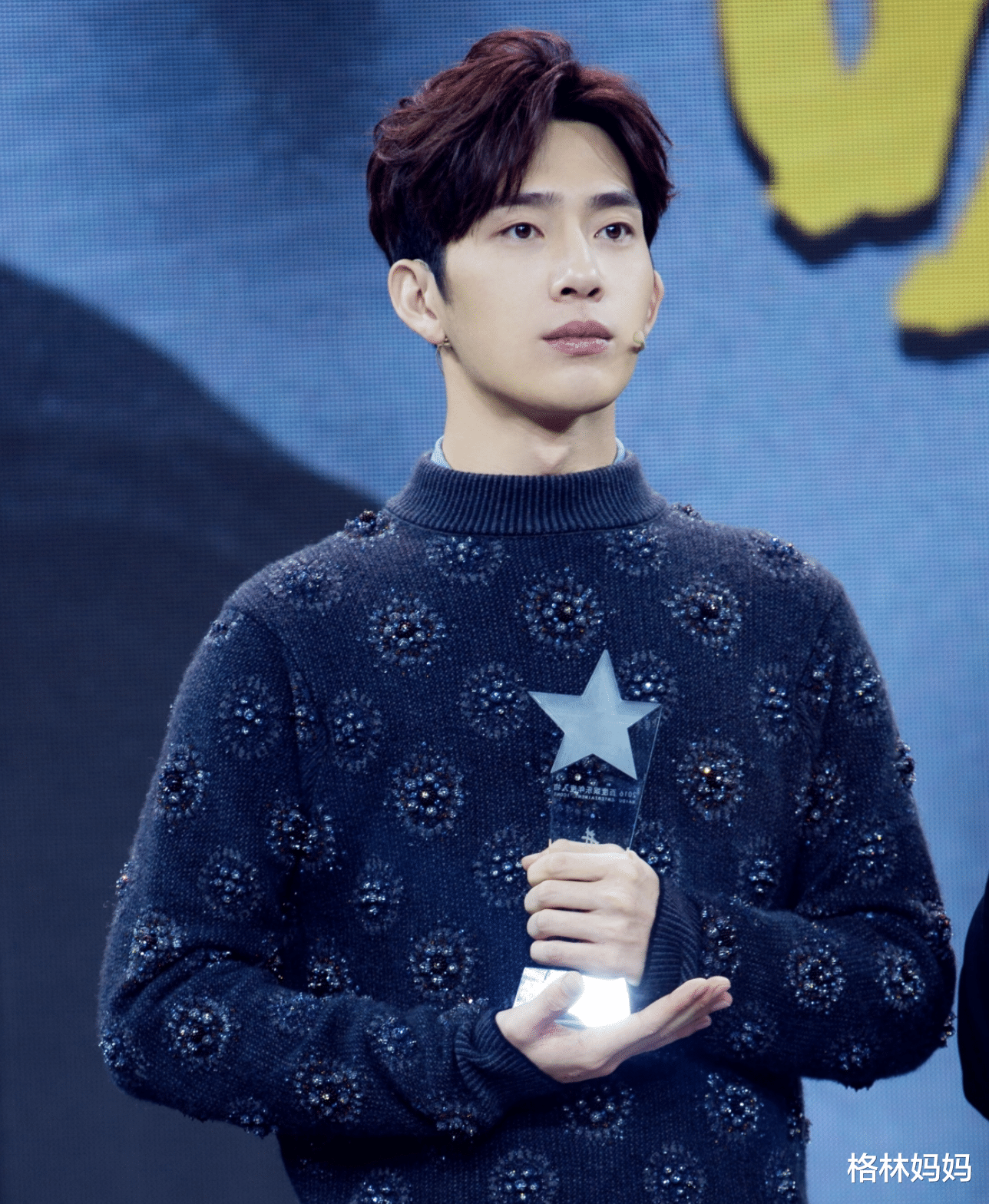 井柏然|出生28天就被遗弃,奶奶捡破烂将他养大,如今成功父母才来认亲