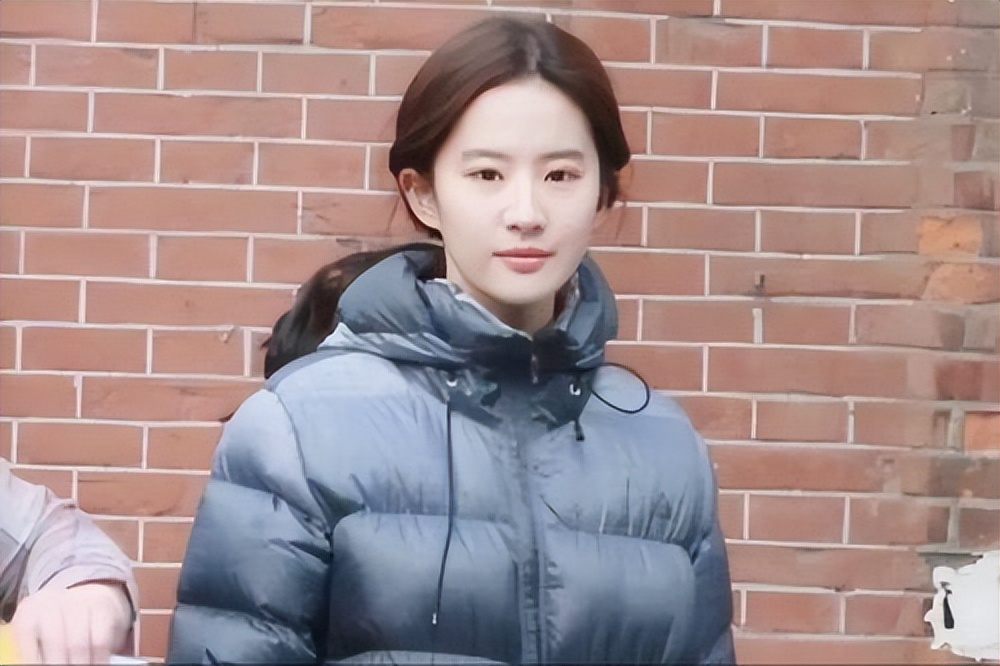 明星素颜 论化妆的重要性，女明星素颜出镜勇气可嘉，妆前妆后相差甚远？