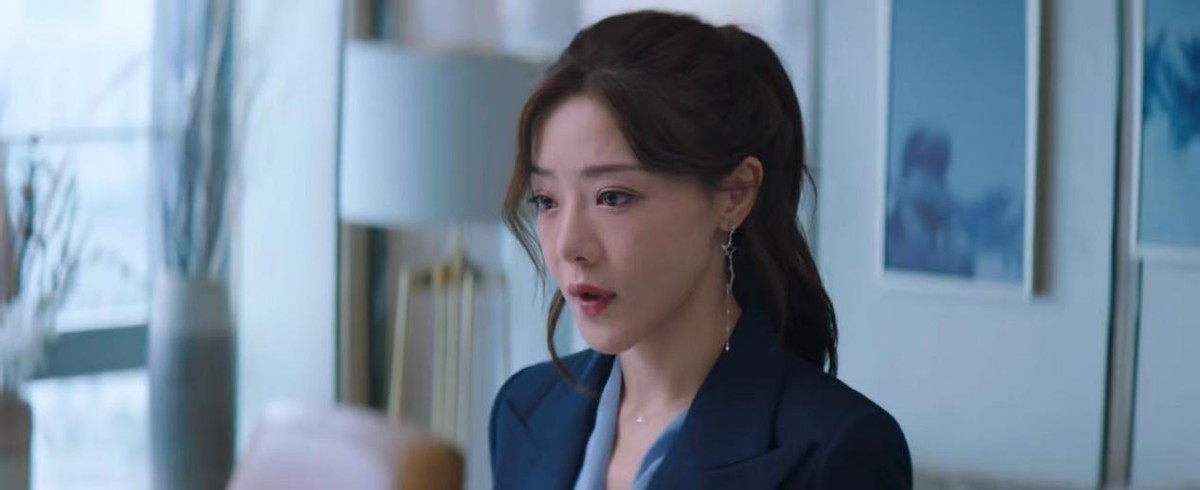 |39岁邓家佳脱离滤镜演职场女性，让多少“丫头教”女演员羞红脸