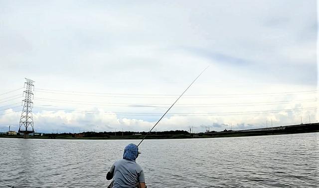 |中鱼就一定需要漂亮大动作？钓鱼怎样调漂才能让鱼吃饵容易入口？