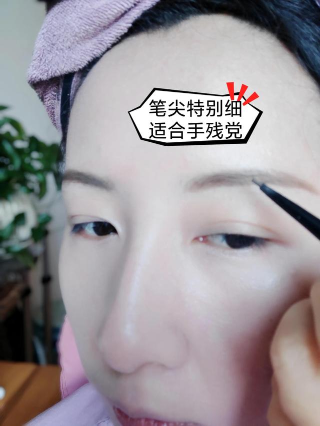 眉笔 美宝莲的眉笔?很适合手残党，贼细