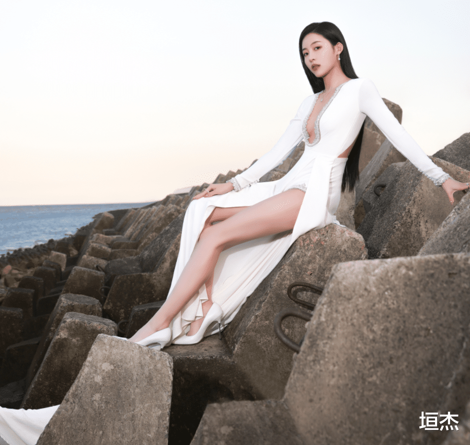 郁可唯|又是红毯!蒋勤勤作风大改,郁可唯脚指甲是败笔,倪妮艳压群芳