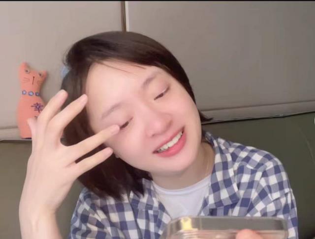 马思纯|孙铱产后恢复快，素颜出镜红光满面，读网友评论眼眶泛红落泪