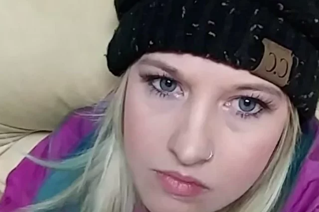 驾照|美国43岁母亲盗用女儿身份,化身青春靓女上大学,狂泡20岁小鲜肉